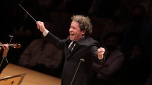 Gustavo Dudamel dirige