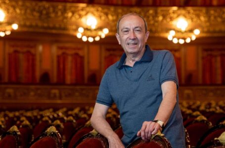 Mario Galizzi en la sala principal del Teatro Colón