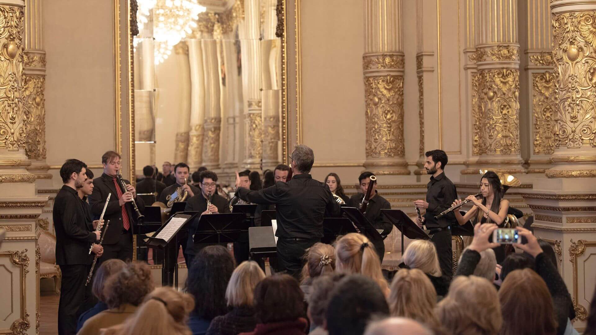 Músicos de la Orquesta Estable del Colón interpretan Dvořák y D’Rivera