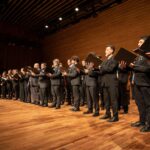 cantantes del coro nacional de música argentina en concierto